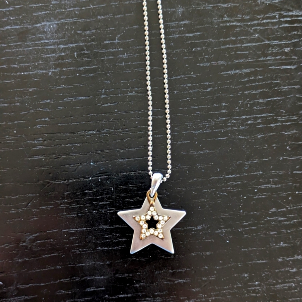 Silver tone star necklace